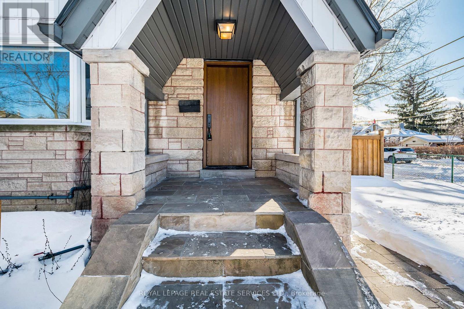 41 Ash Crescent, Toronto, Ontario  M8W 1E4 - Photo 6 - W12799280