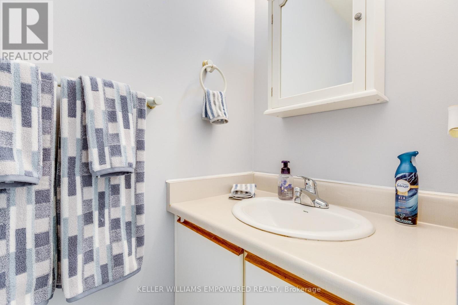 57 Mcmullen Crescent, Brampton, Ontario  L6S 3M2 - Photo 10 - W12799294