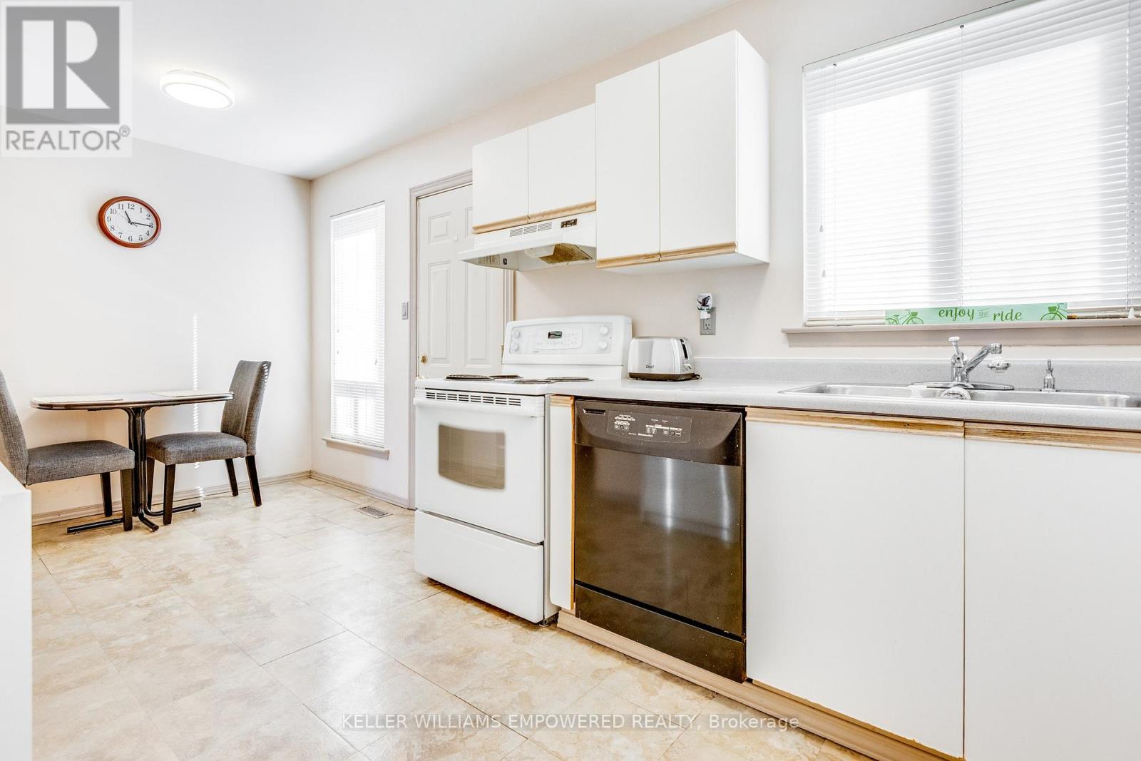 57 Mcmullen Crescent, Brampton, Ontario  L6S 3M2 - Photo 8 - W12799294