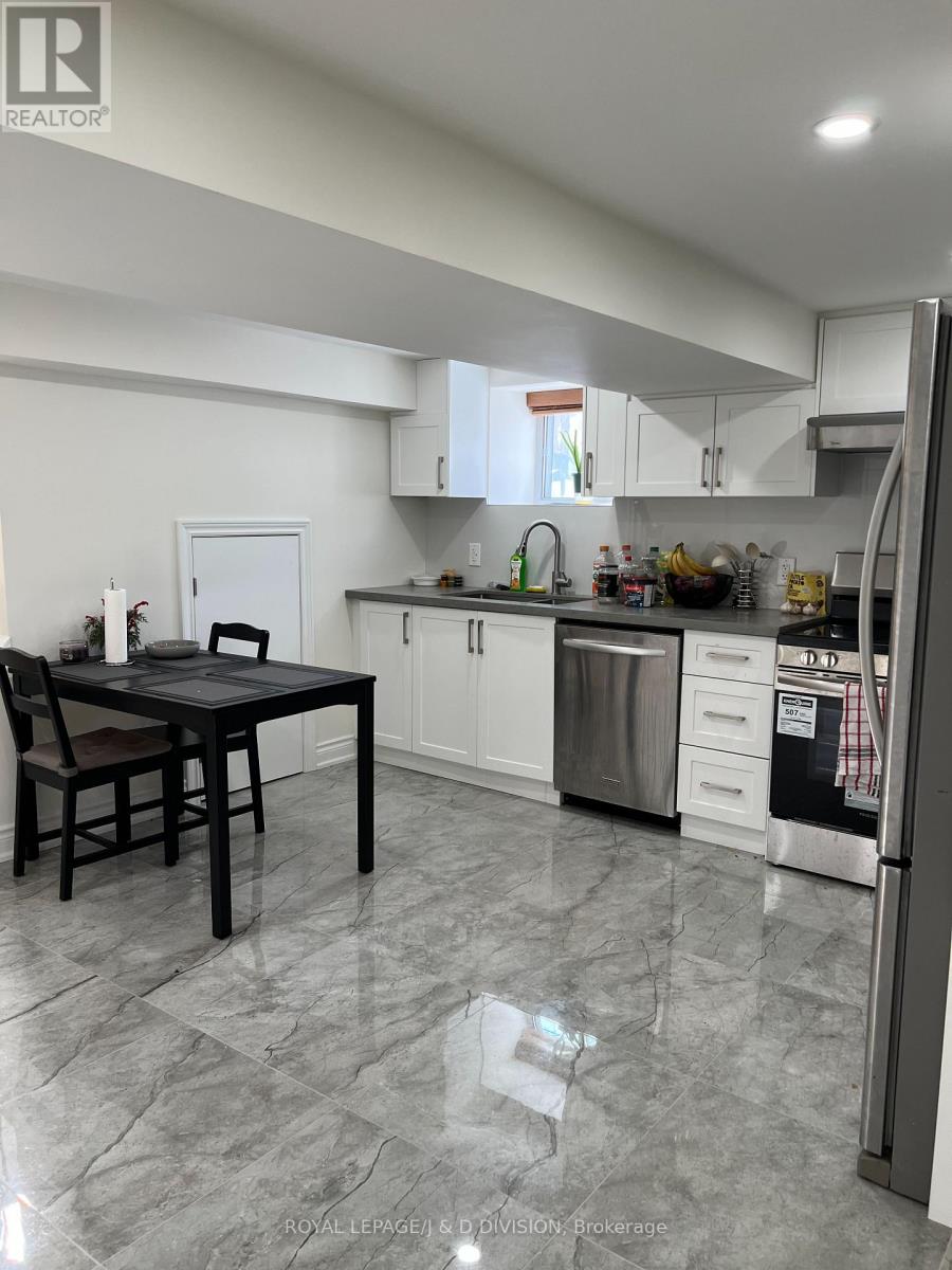 Lower - 250 Symington Avenue, Toronto, Ontario  M6P 3W6 - Photo 4 - W12799298