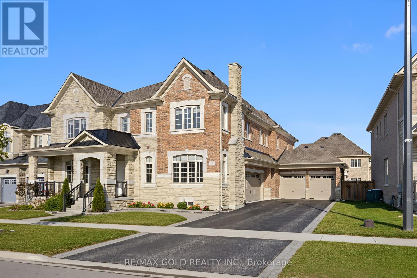 8 MARKEY COURT, Brampton, Ontario