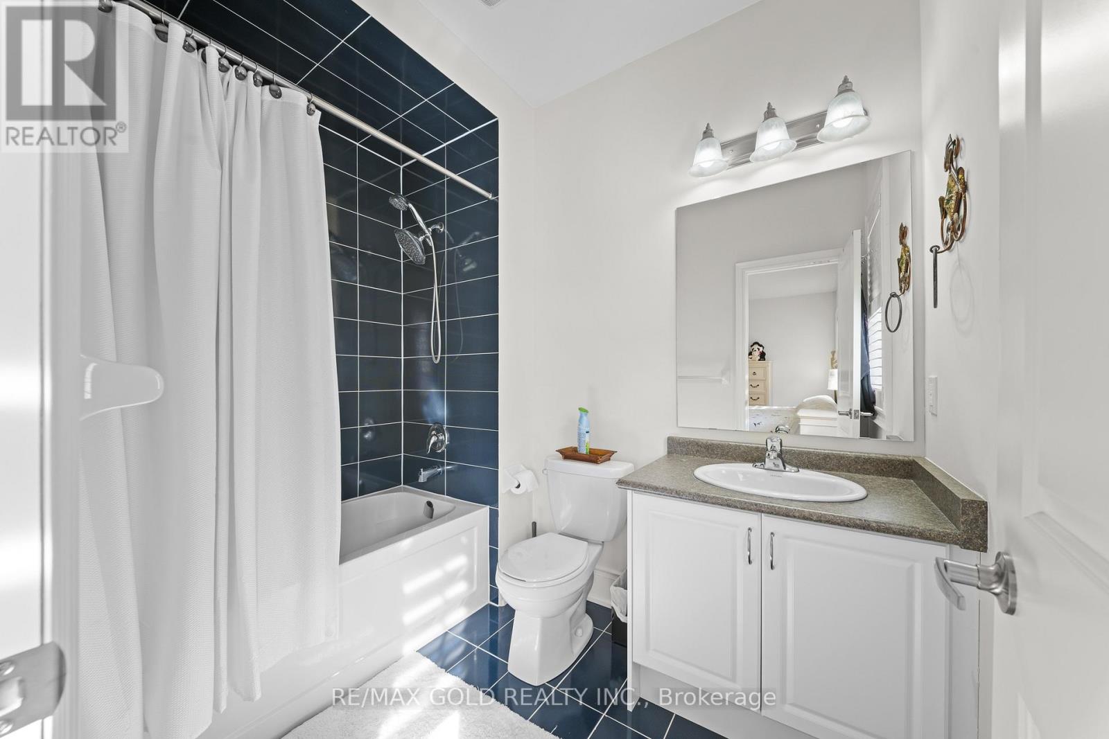 8 Markey Court, Brampton, Ontario  L6P 4L1 - Photo 29 - W12799316