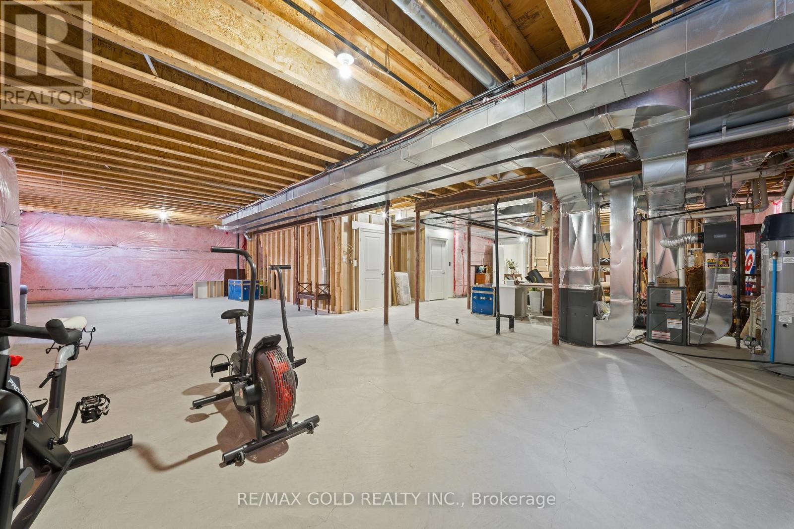 8 Markey Court, Brampton, Ontario  L6P 4L1 - Photo 37 - W12799316