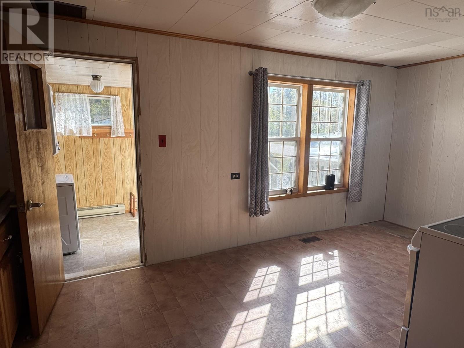 59 Transvaal Street, Shelburne, Nova Scotia  B0T 1W0 - Photo 6 - 202525320