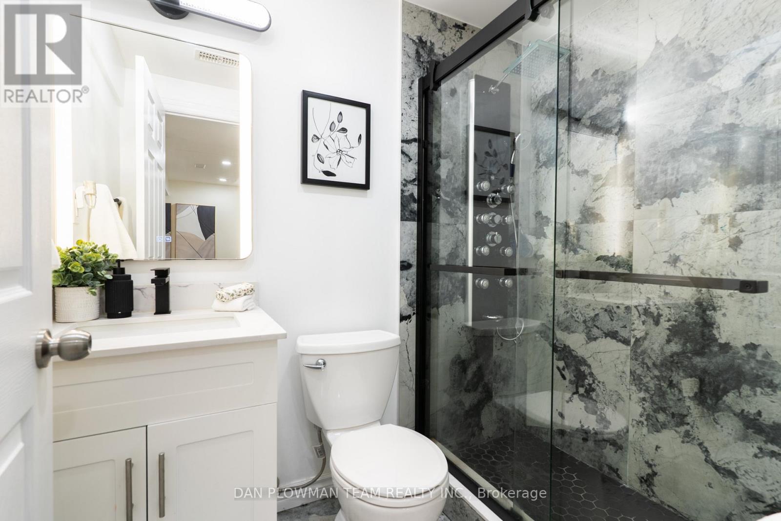 8 Oglevie Drive, Whitby, Ontario  L1R 2Y4 - Photo 31 - E12798968