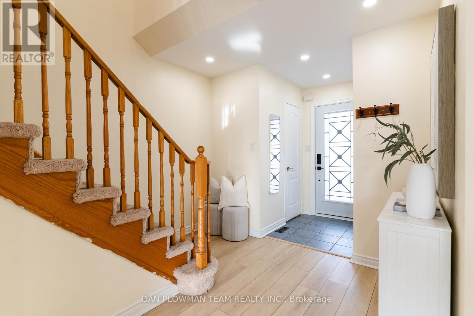 8 Oglevie Drive, Whitby, Ontario  L1R 2Y4 - Photo 4 - E12798968