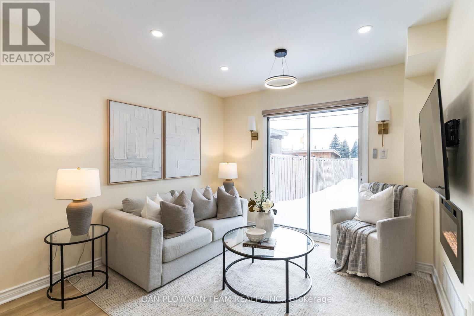 8 Oglevie Drive, Whitby, Ontario  L1R 2Y4 - Photo 9 - E12798968