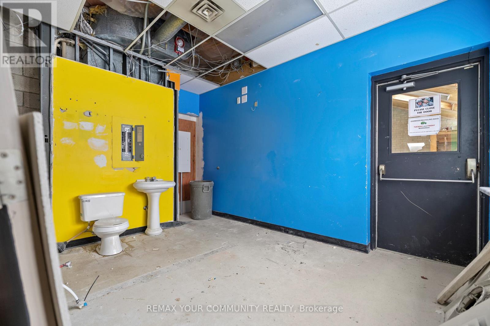 201 - 171 Main Street S, Newmarket, Ontario  L3Y 3Y9 - Photo 7 - N12612108