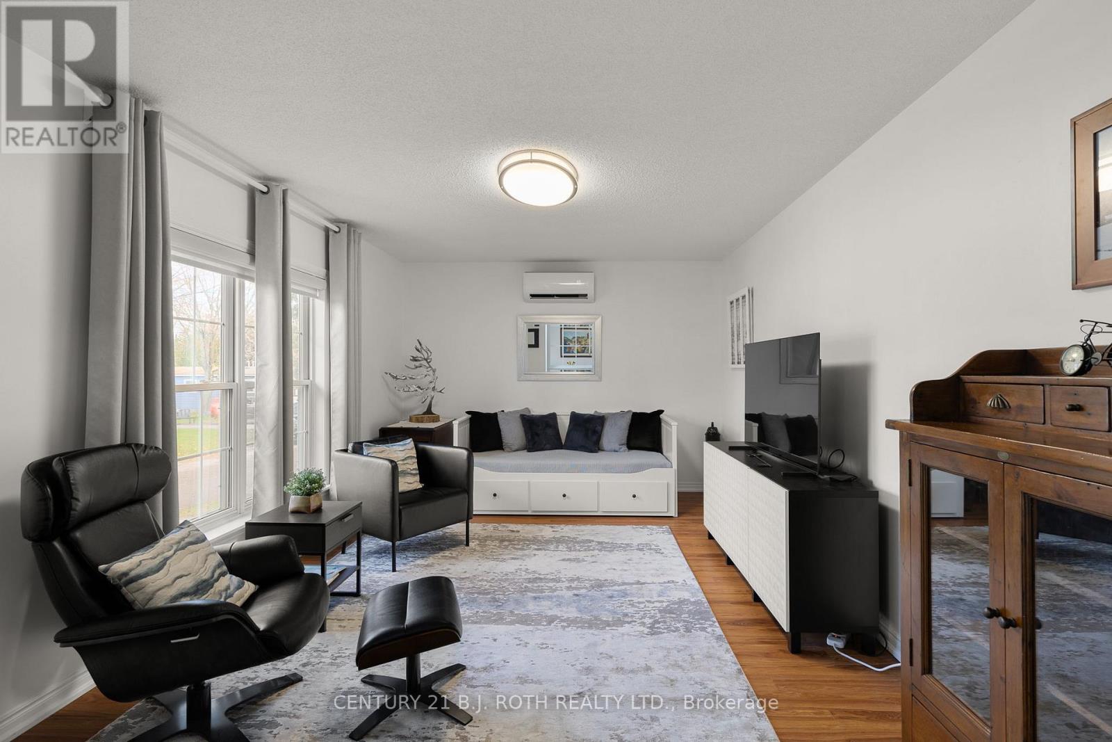 60 Tamarack Drive, Oro-Medonte, Ontario  L0L 1T0 - Photo 7 - S12530722