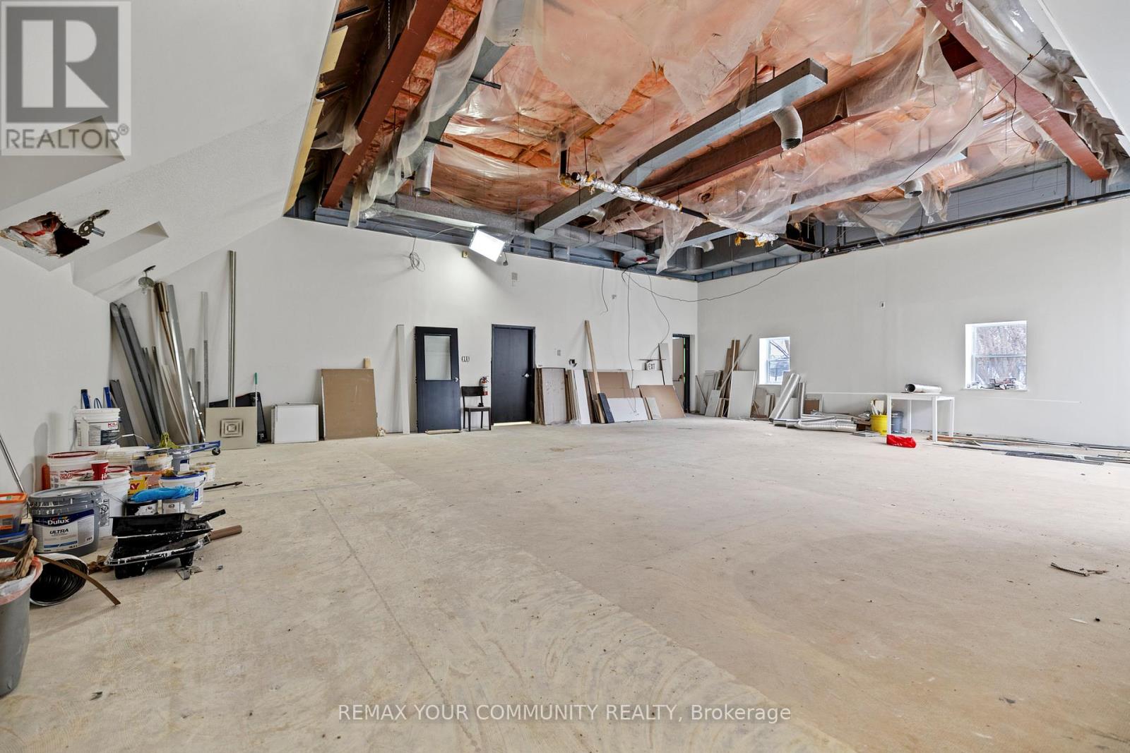 201 - 171 Main Street S, Newmarket, Ontario  L3Y 3Y9 - Photo 5 - N12612108