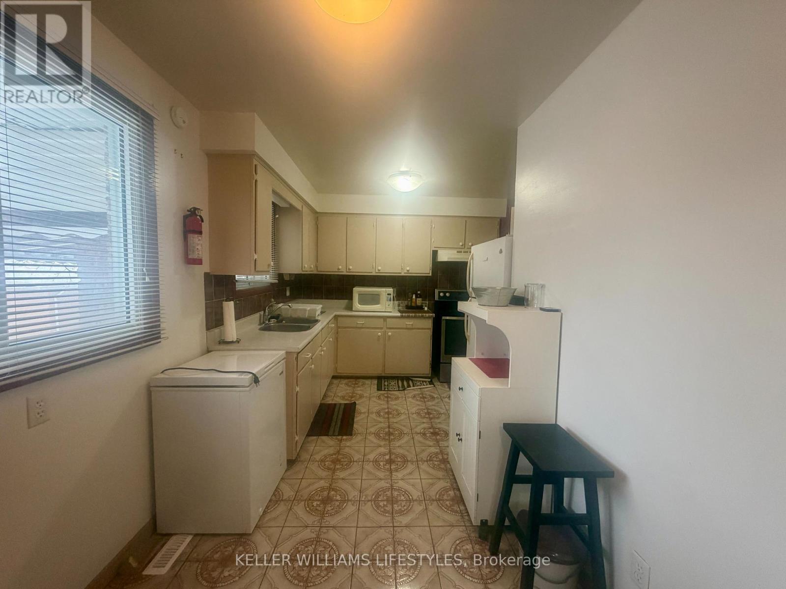 156 Paperbirch Crescent, London North, Ontario  N6G 1L7 - Photo 2 - X12799368