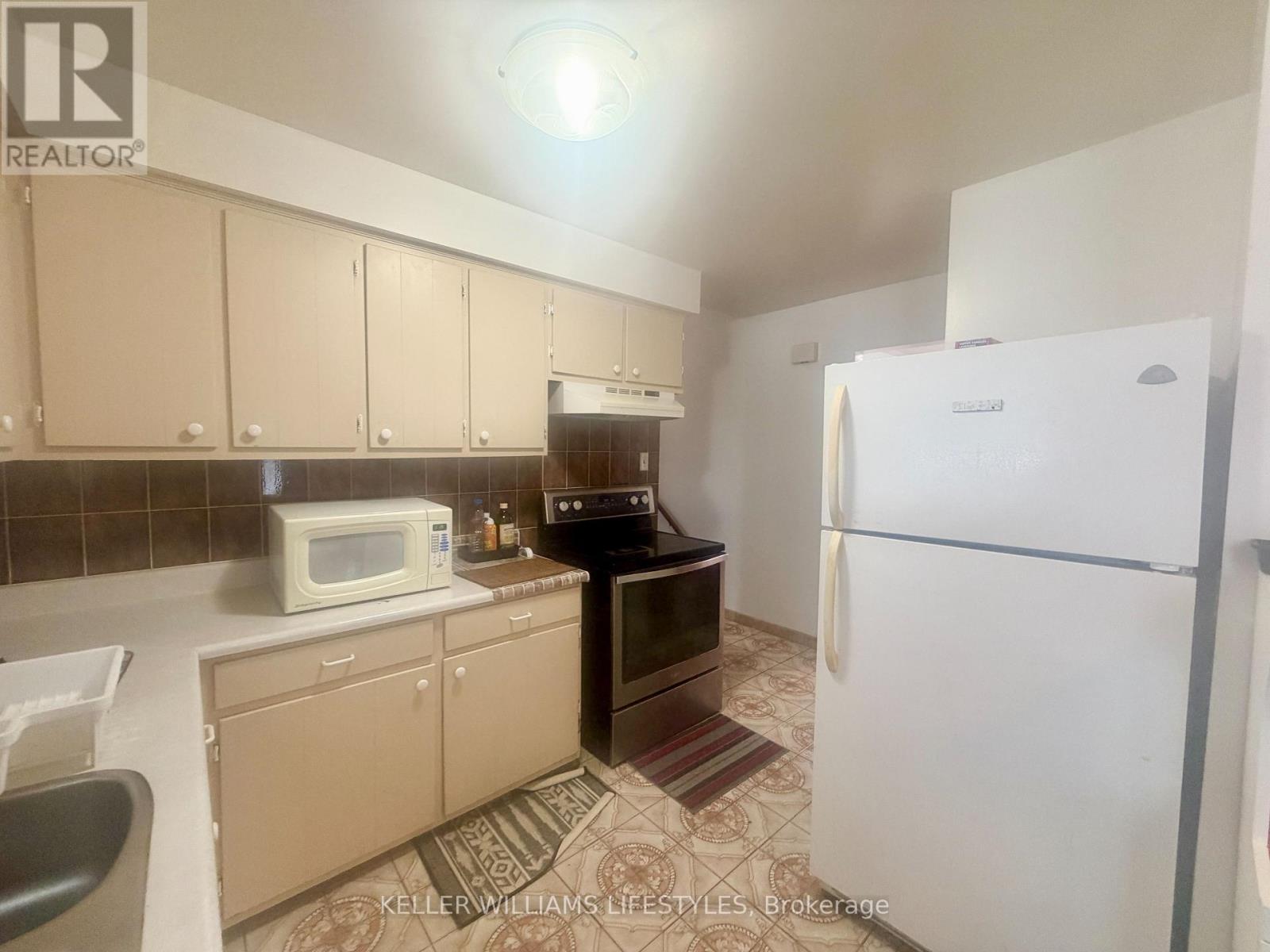 156 Paperbirch Crescent, London North, Ontario  N6G 1L7 - Photo 9 - X12799368