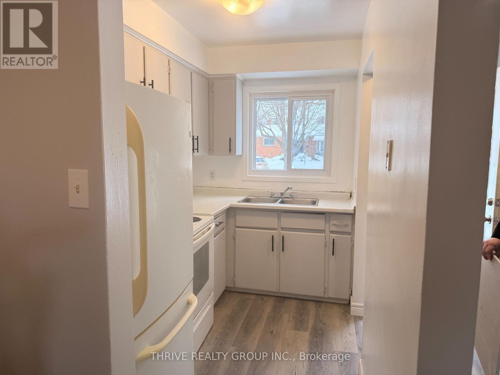 57 Toulon Crescent, London East, Ontario  N5V 1J4 - Photo 3 - X12799400