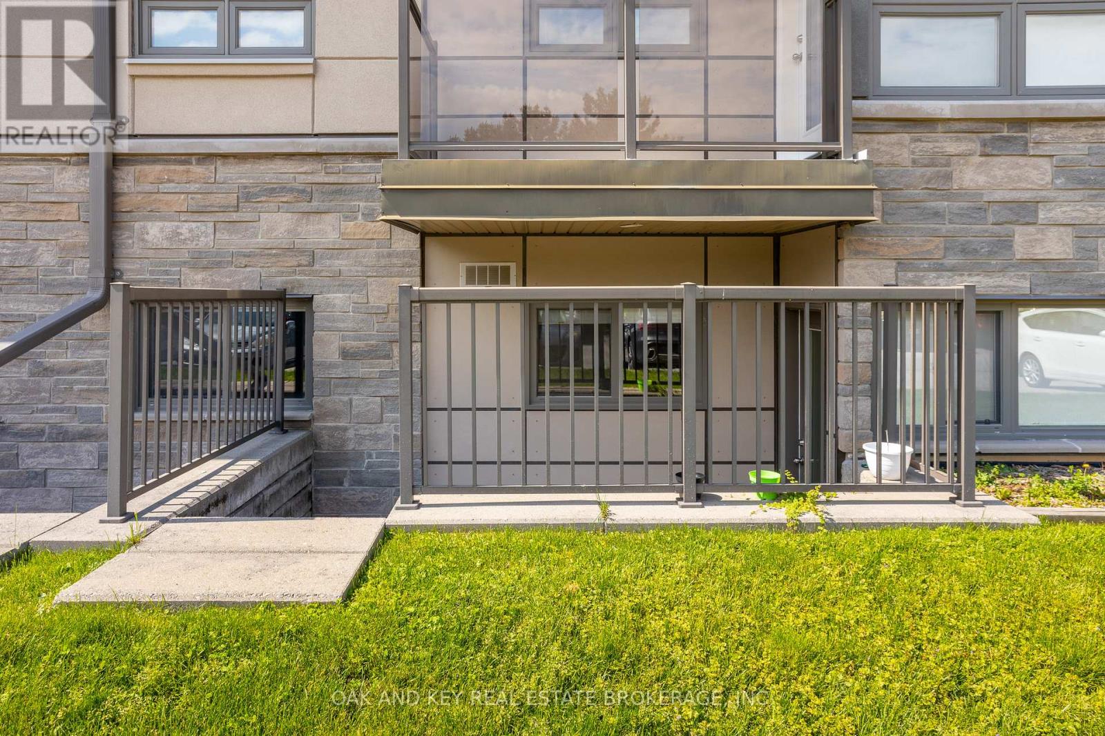 108 - 15 Jacksway Crescent, London North, Ontario  N5X 3T8 - Photo 3 - X12799440