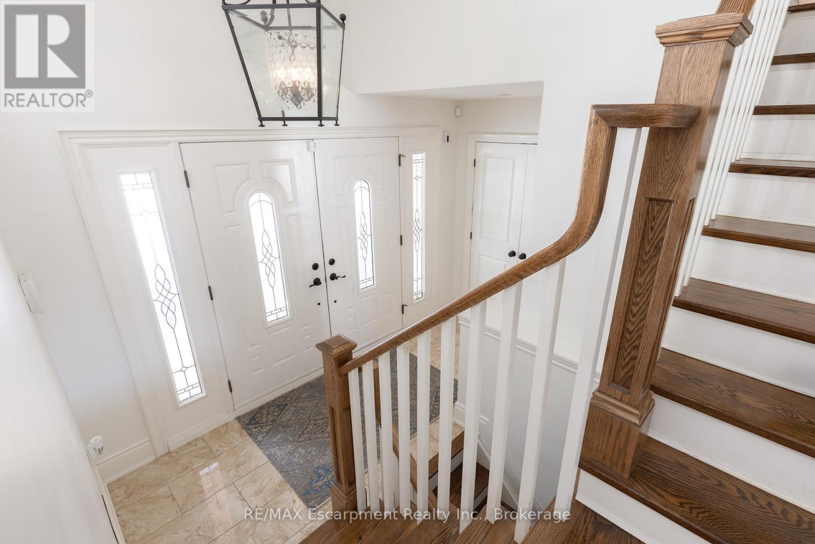 165 Walby Drive, Oakville, Ontario  L6L 4C9 - Photo 4 - W12799510