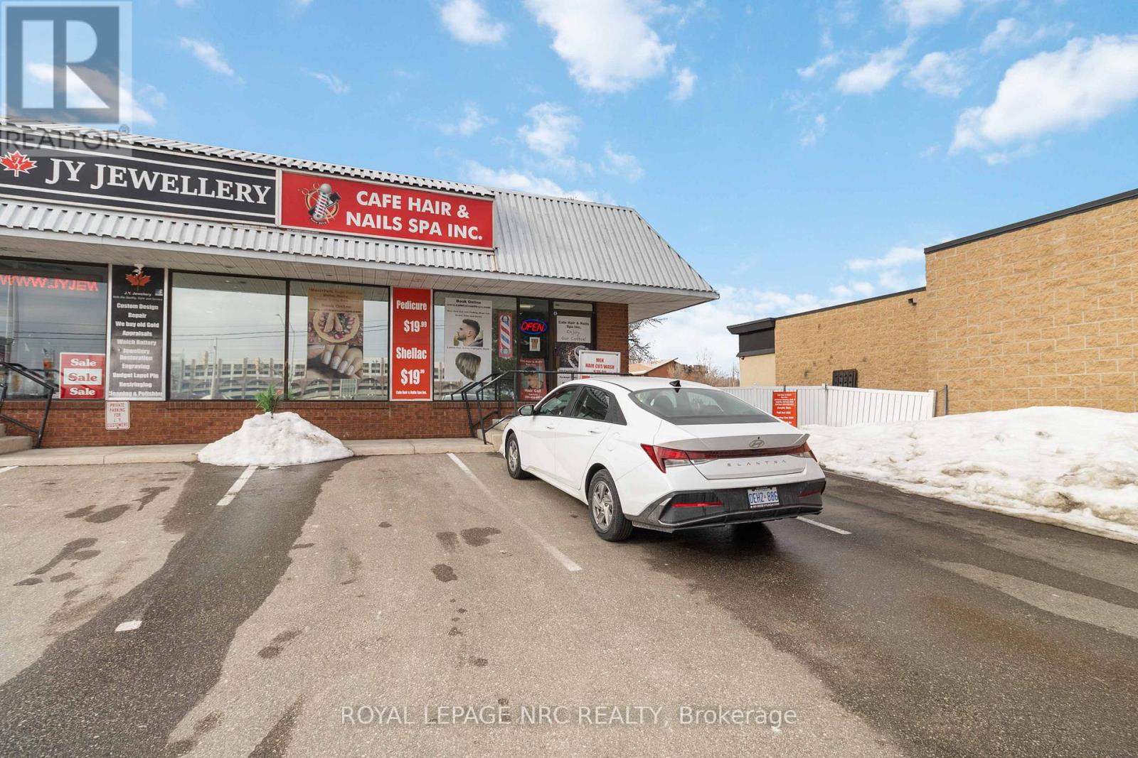 B - 207 CROSS STREET, Oakville, Ontario