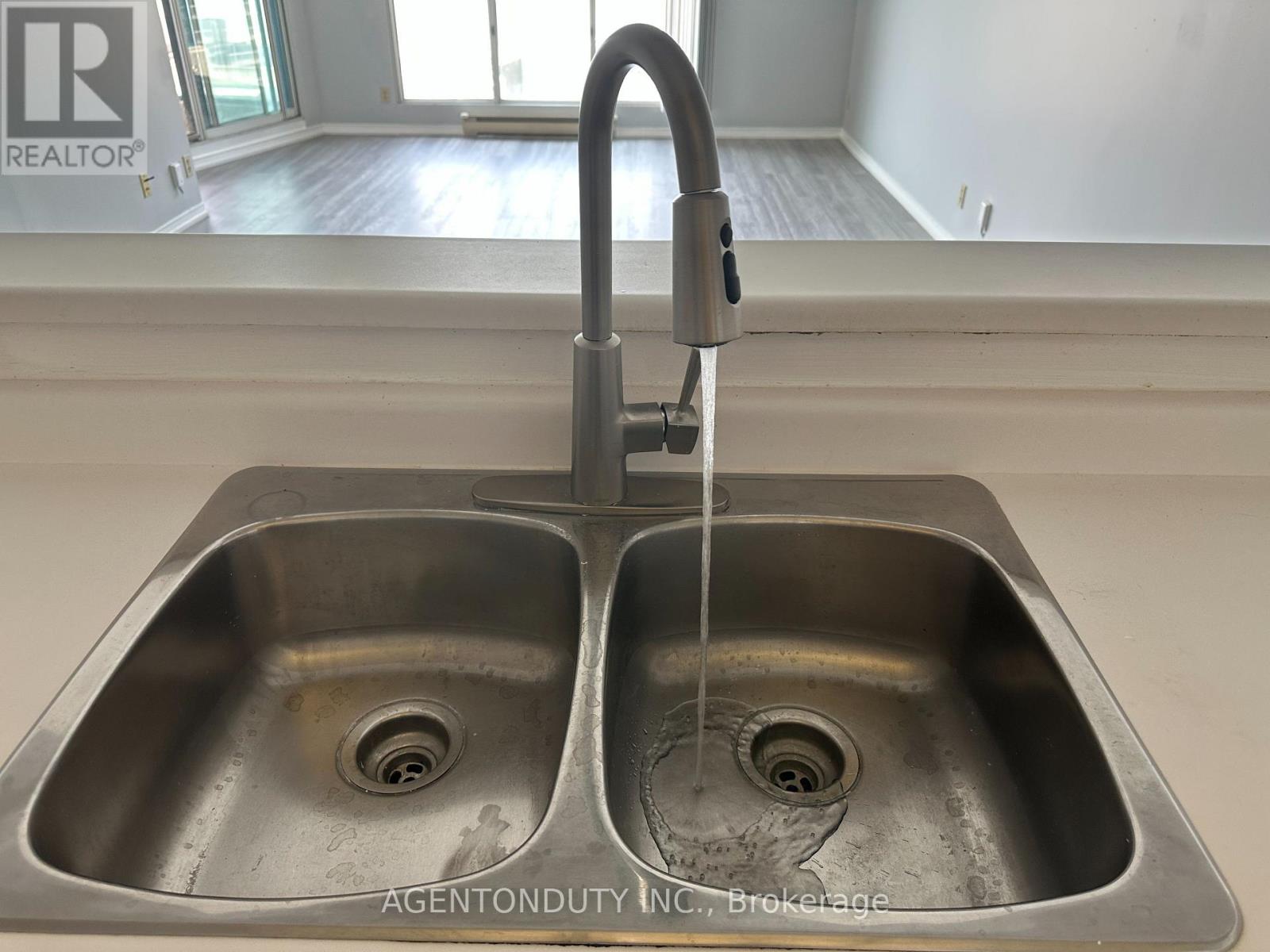 2211 - 77 Harbour Square, Toronto, Ontario  M5J 2S2 - Photo 11 - C12799332