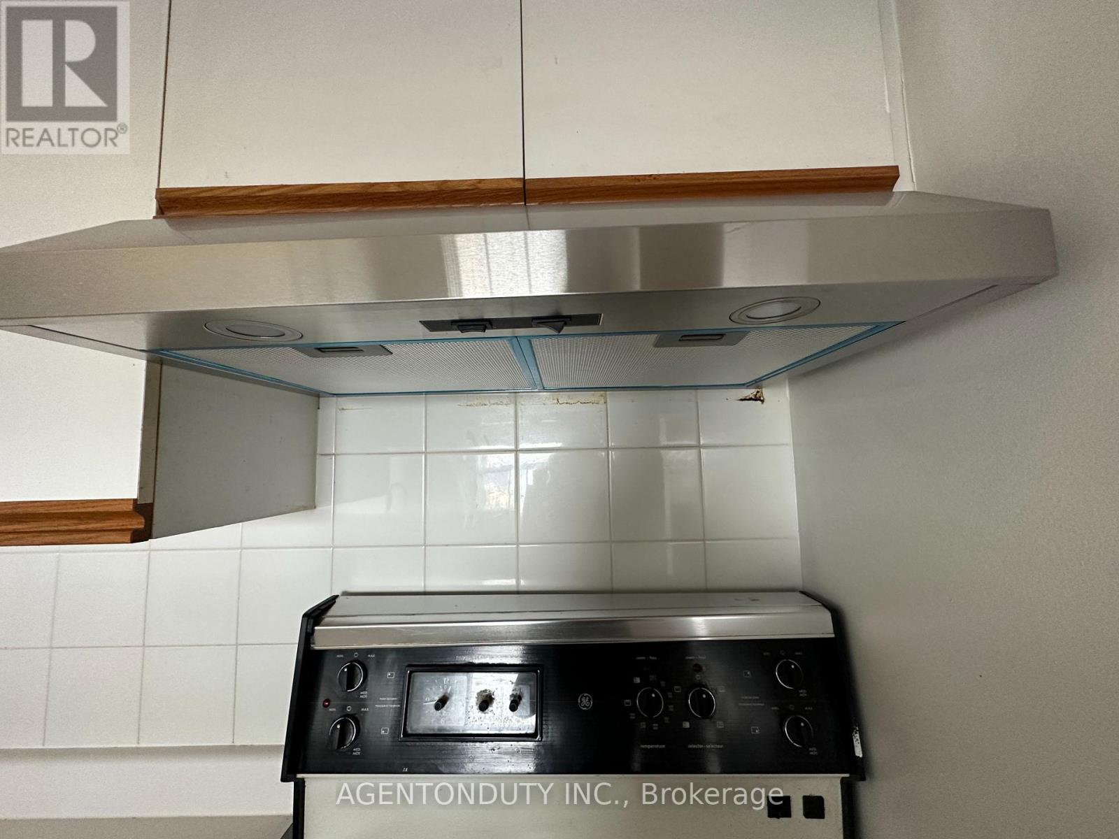 2211 - 77 Harbour Square, Toronto, Ontario  M5J 2S2 - Photo 17 - C12799332