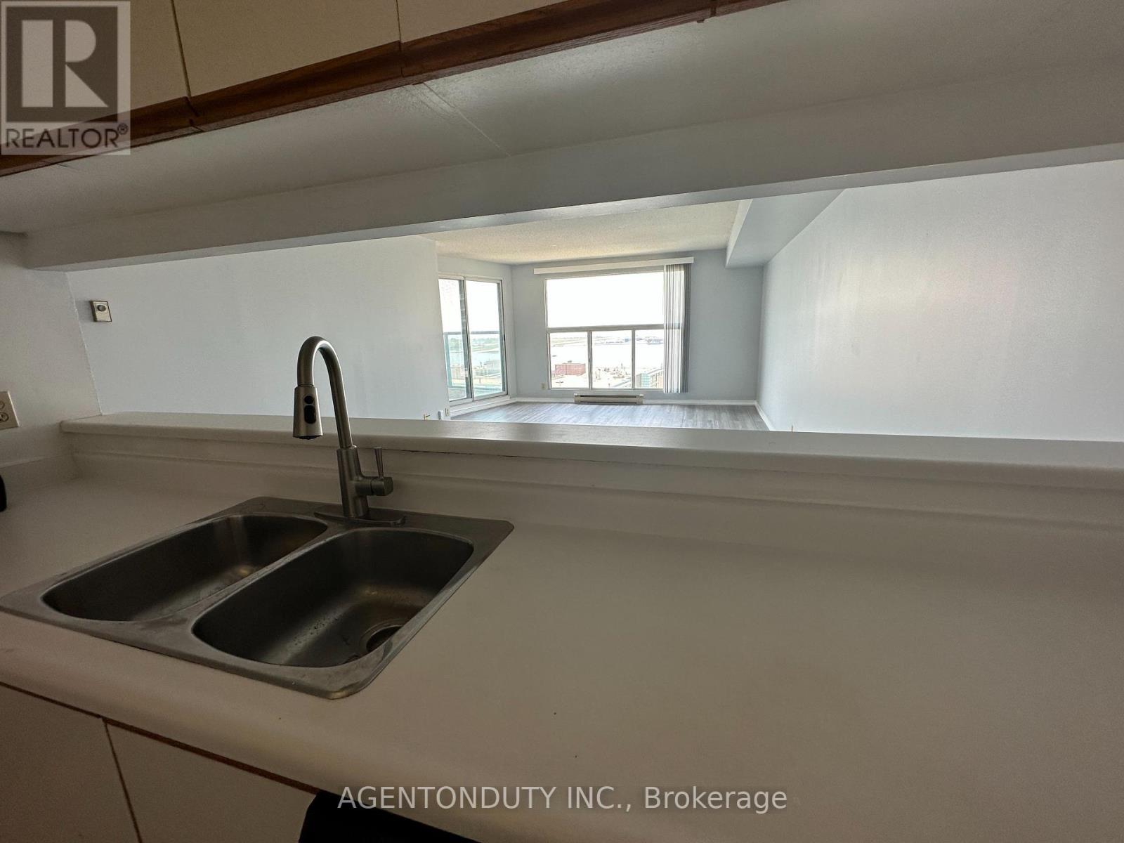 2211 - 77 Harbour Square, Toronto, Ontario  M5J 2S2 - Photo 30 - C12799332