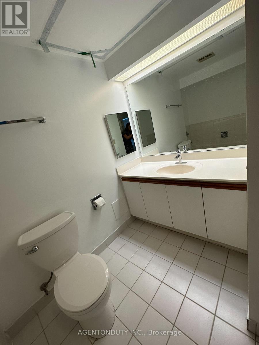 2211 - 77 Harbour Square, Toronto, Ontario  M5J 2S2 - Photo 6 - C12799332