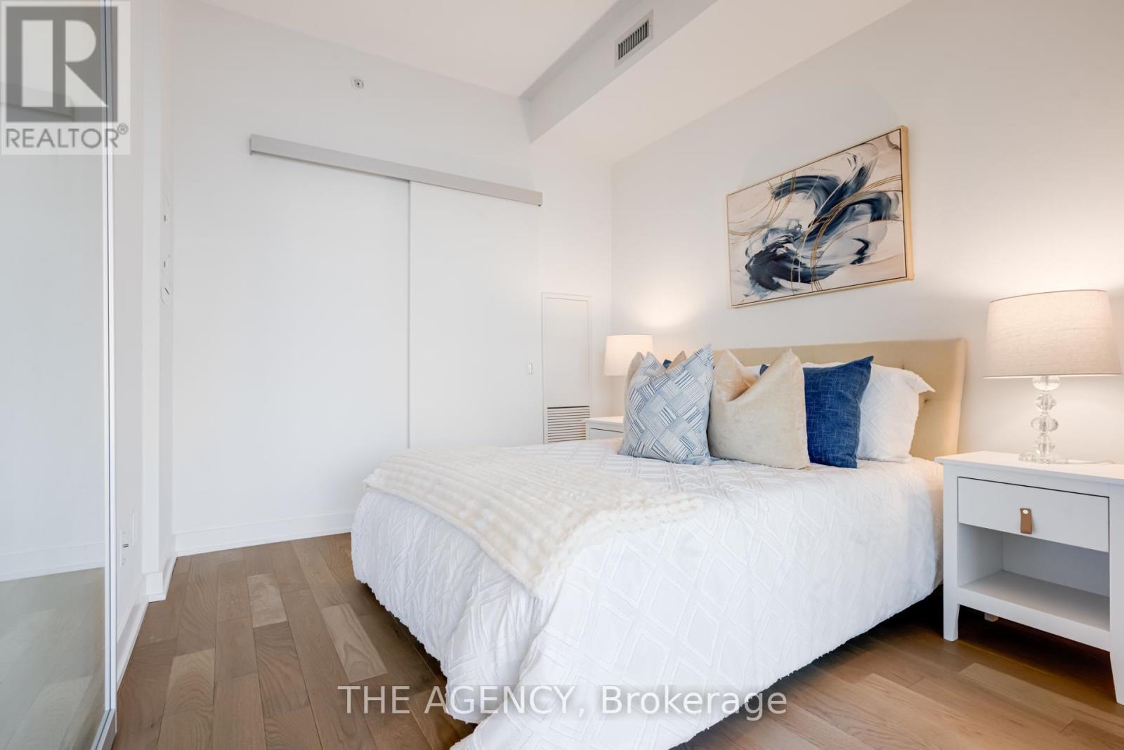 2214 - 25 Richmond Street E, Toronto, Ontario  M5C 0A6 - Photo 13 - C12799446