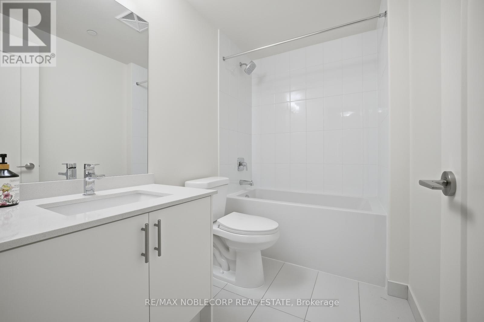 303 - 27 Korda Gate, Vaughan, Ontario  L4K 0P6 - Photo 13 - N12799356