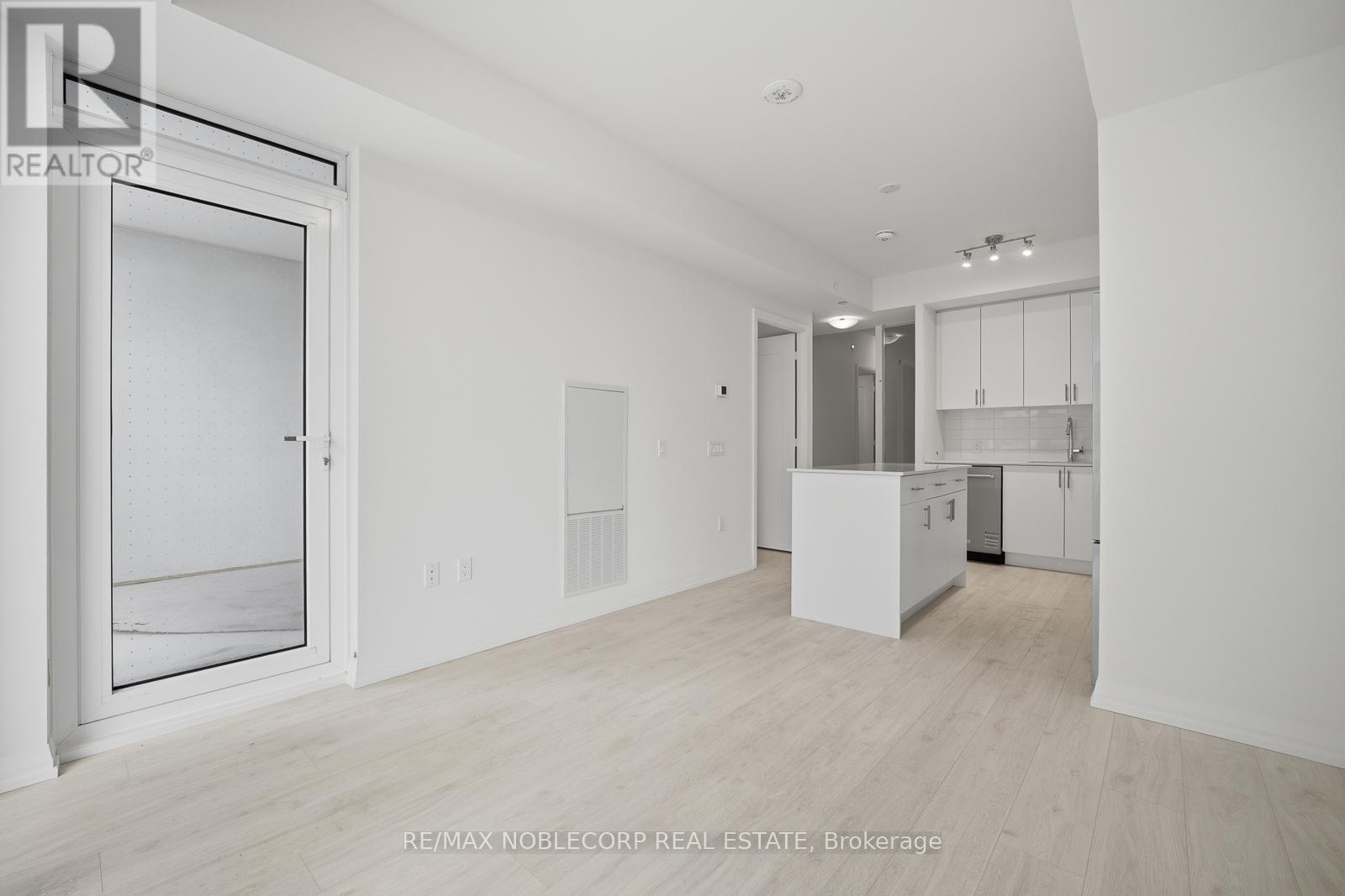 303 - 27 Korda Gate, Vaughan, Ontario  L4K 0P6 - Photo 3 - N12799356