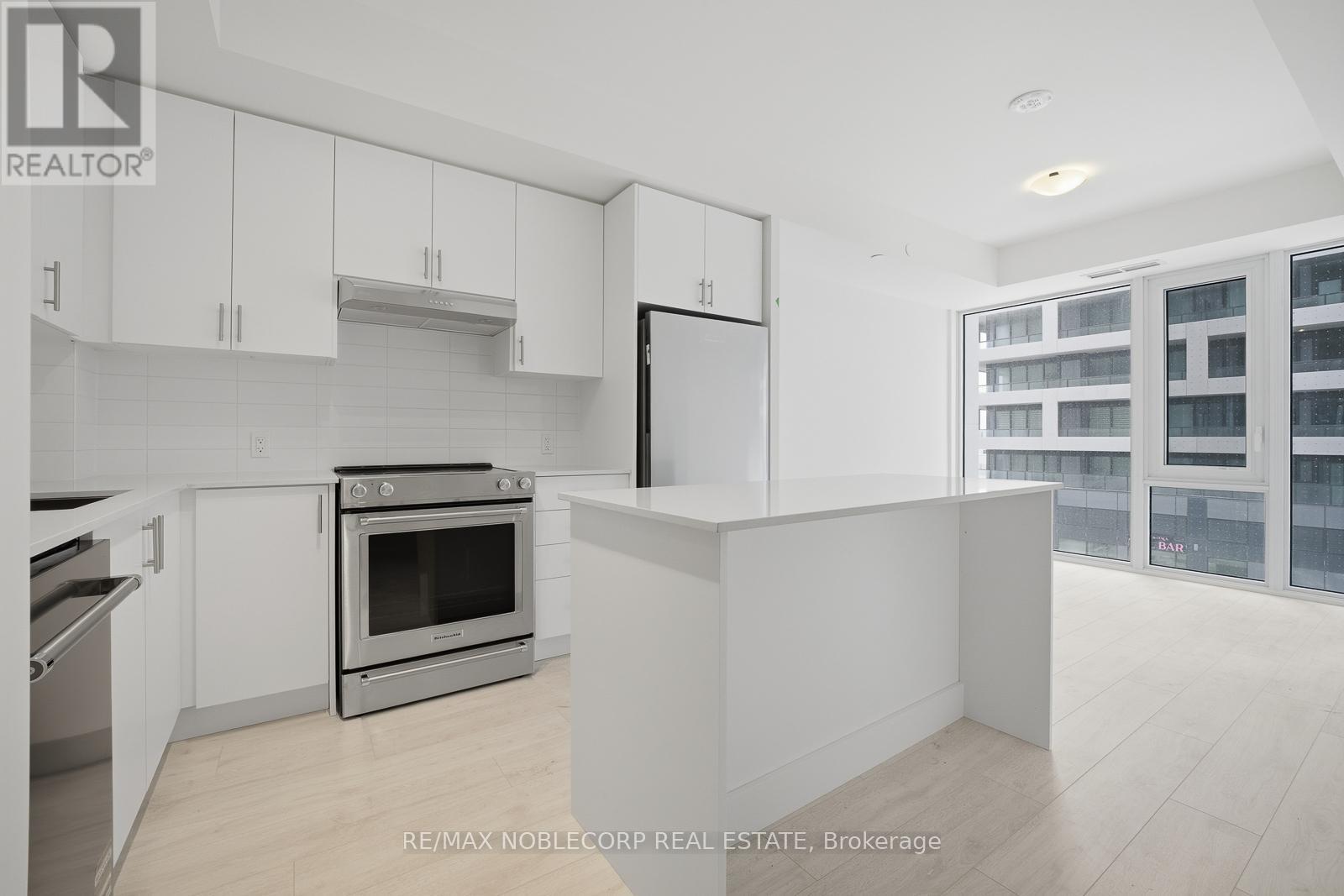 303 - 27 Korda Gate, Vaughan, Ontario  L4K 0P6 - Photo 4 - N12799356