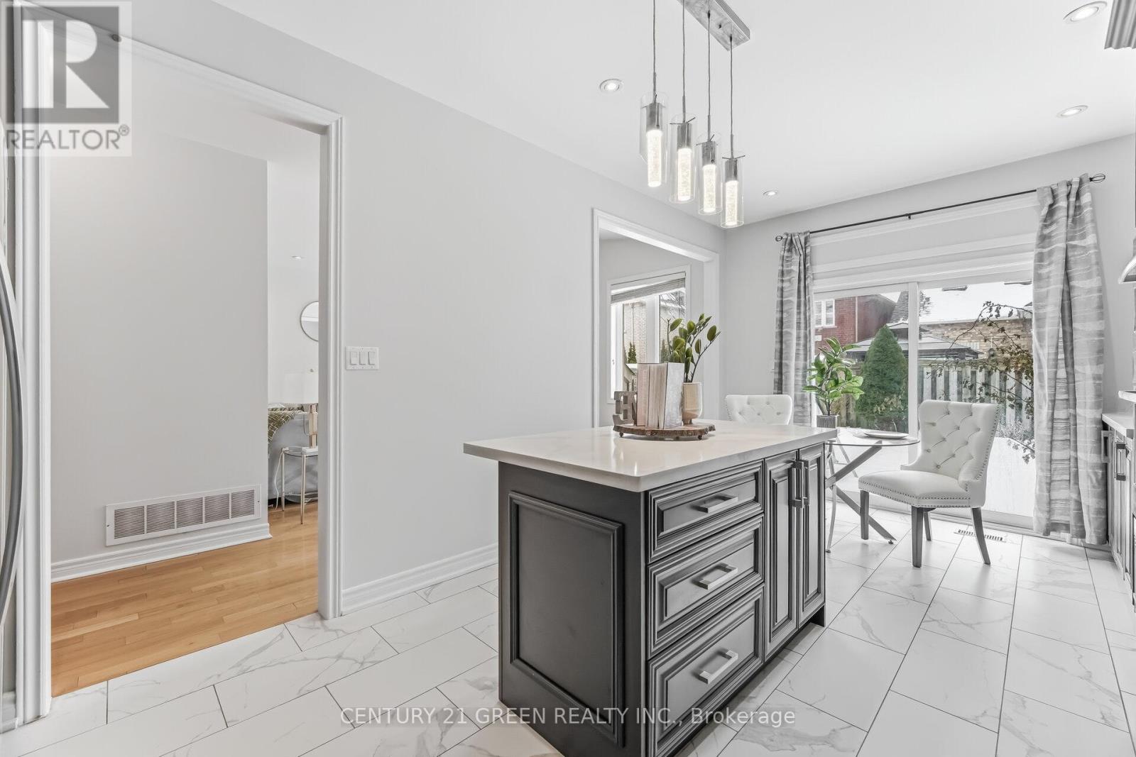 27 Outlook Terrace Drive, Markham, Ontario  L6E 1J9 - Photo 11 - N12799362