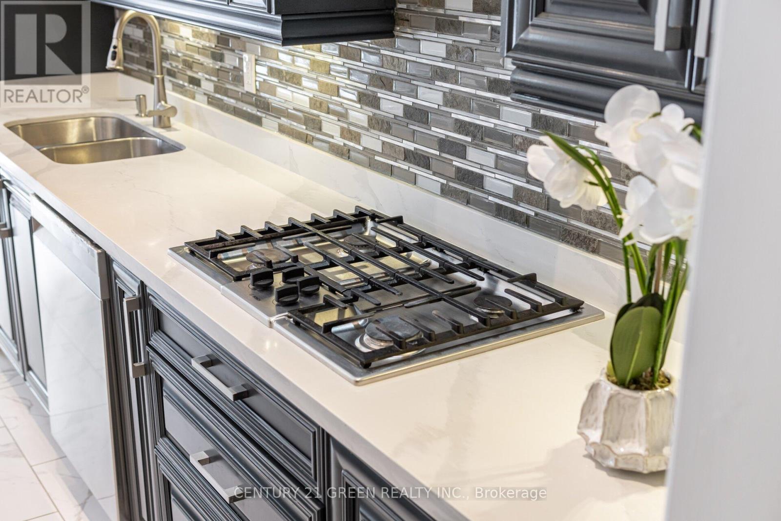 27 Outlook Terrace Drive, Markham, Ontario  L6E 1J9 - Photo 12 - N12799362