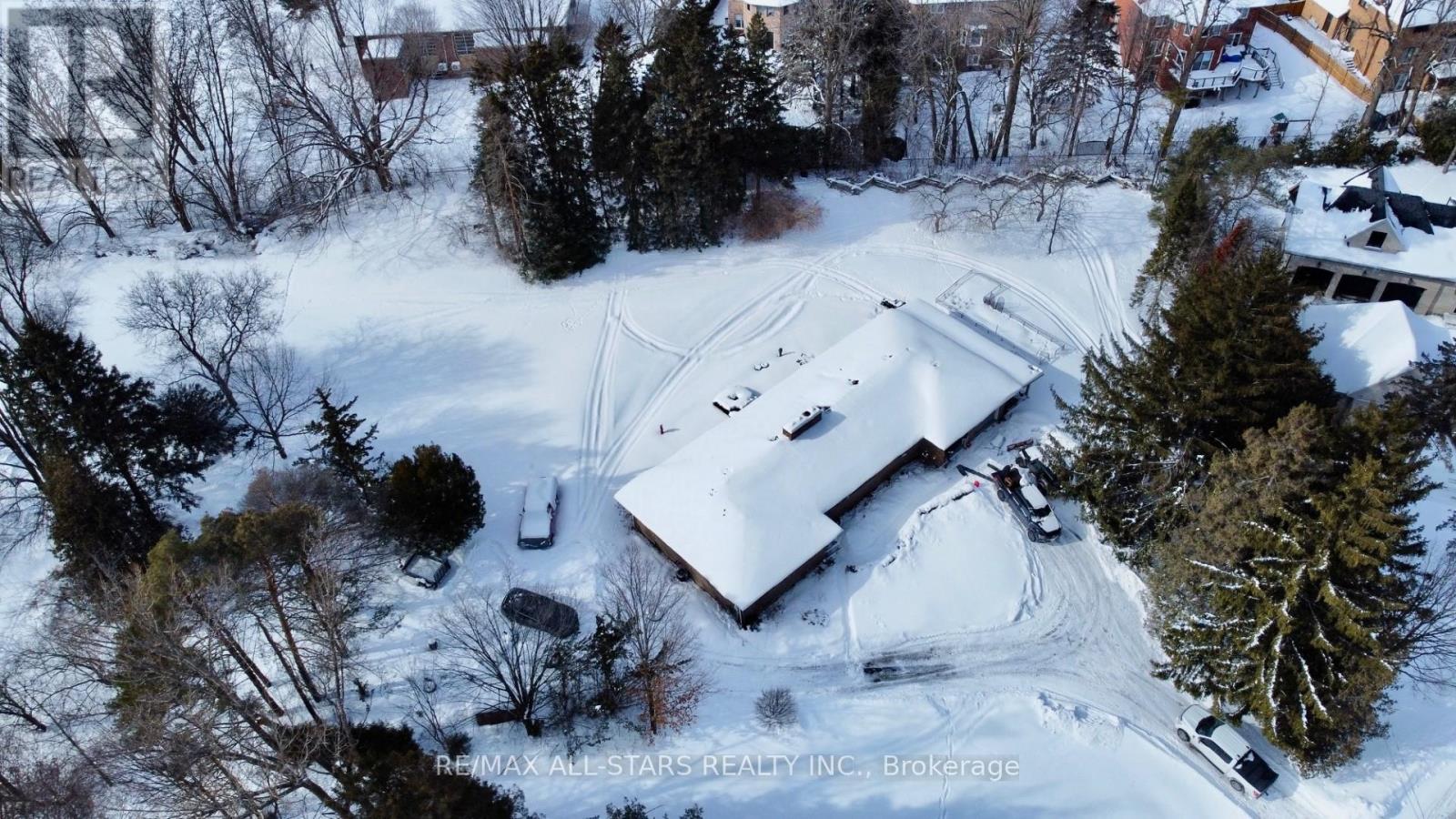 9 Kenlea Court, Aurora, Ontario  L4G 6E1 - Photo 10 - N12799442