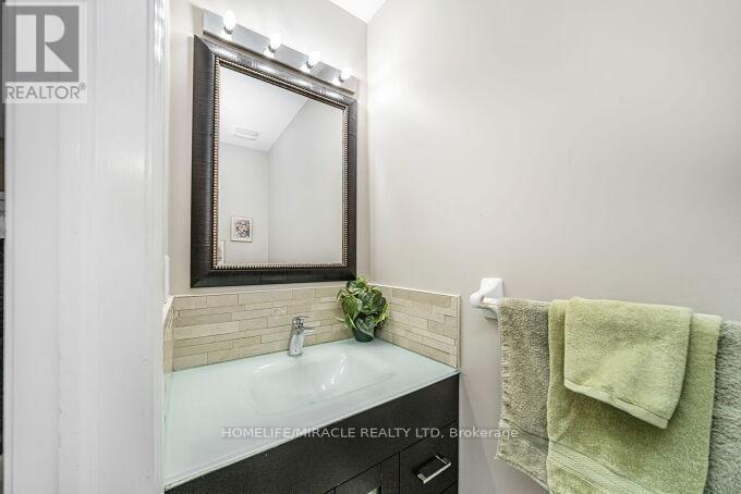 430 Father Tobin Road, Brampton, Ontario  L6R 0S2 - Photo 7 - W12799436