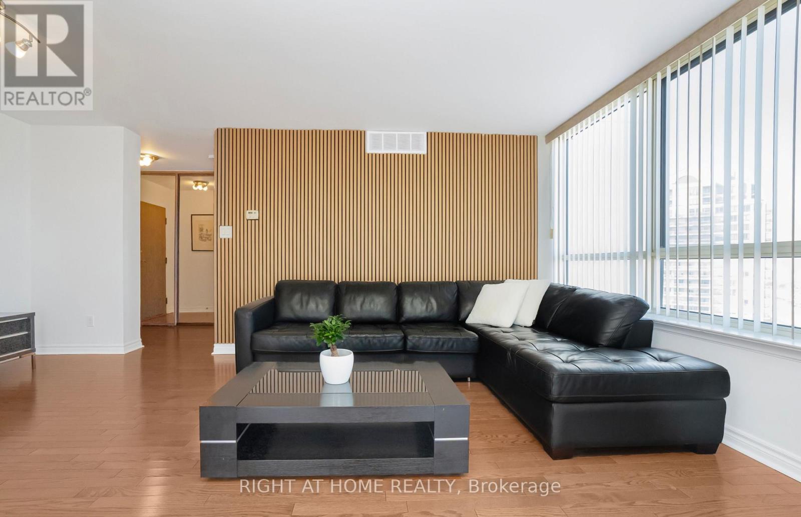 1507 - 1360 Rathburn Road E, Mississauga, Ontario  L4W 4H4 - Photo 10 - W12799458