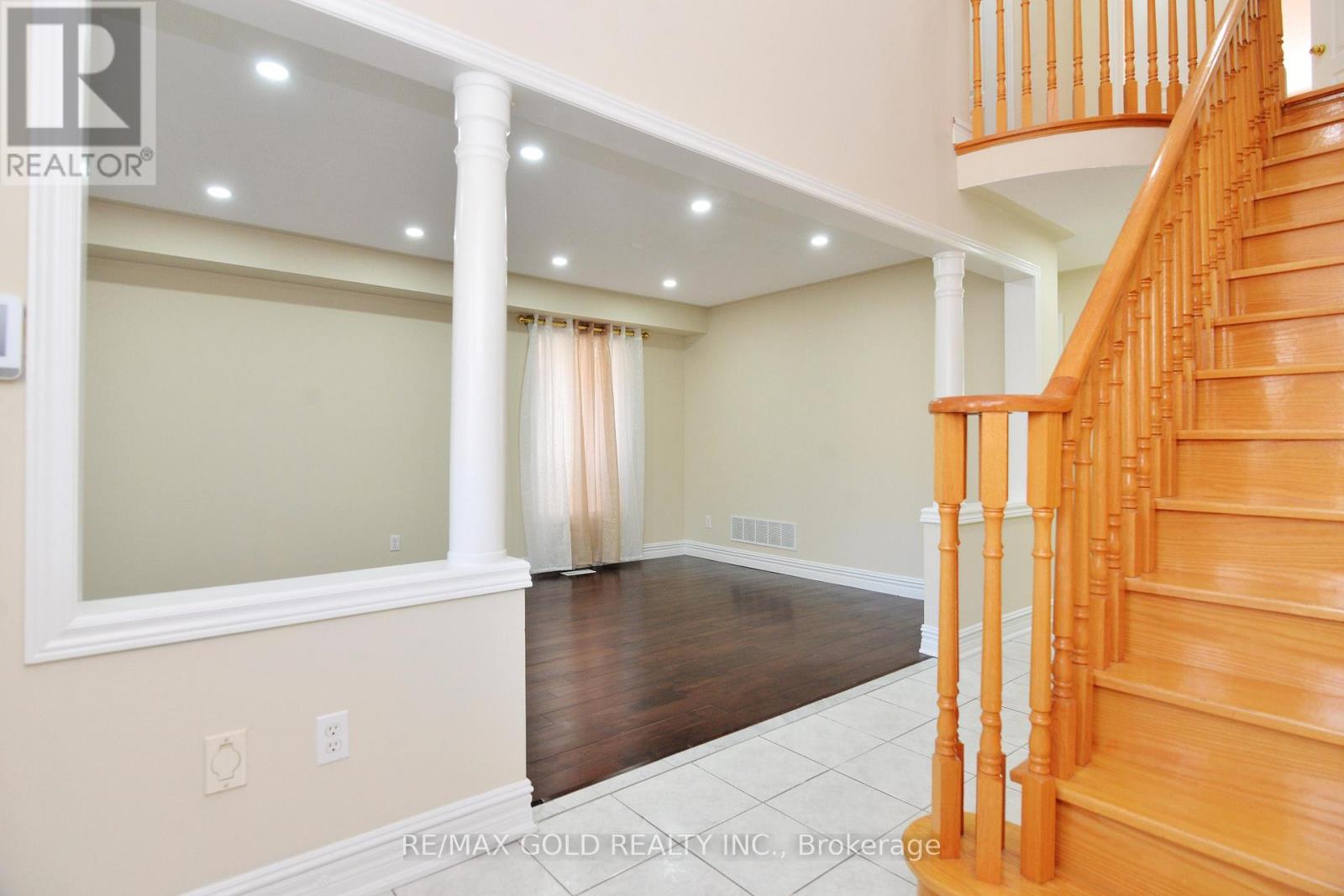 46 Mint Leaf Boulevard, Brampton, Ontario  L6Z 3B7 - Photo 4 - W12799476