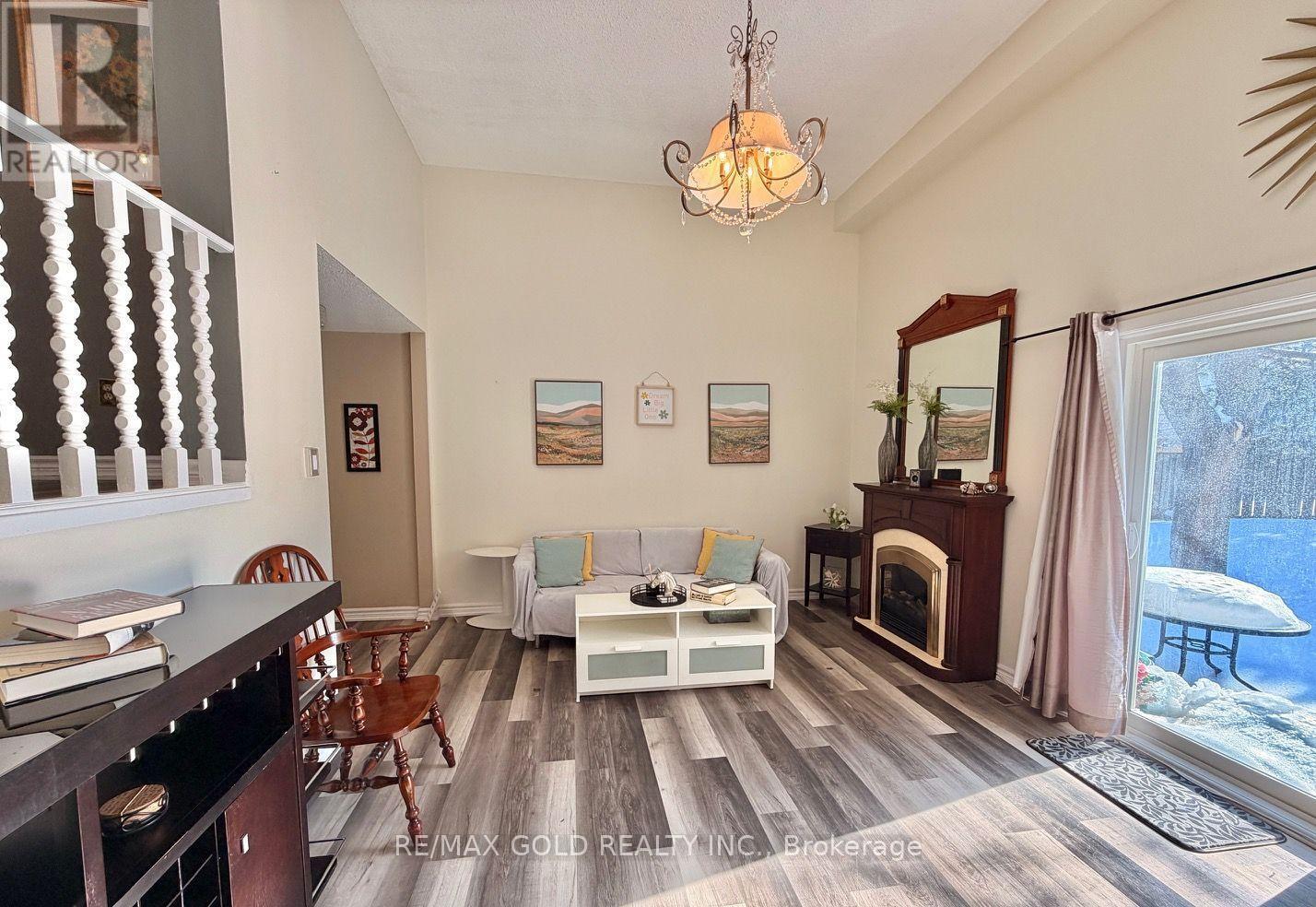 26 - 7707 Darcel Avenue, Mississauga, Ontario L4T 3W9 - Photo 4 - W12799504