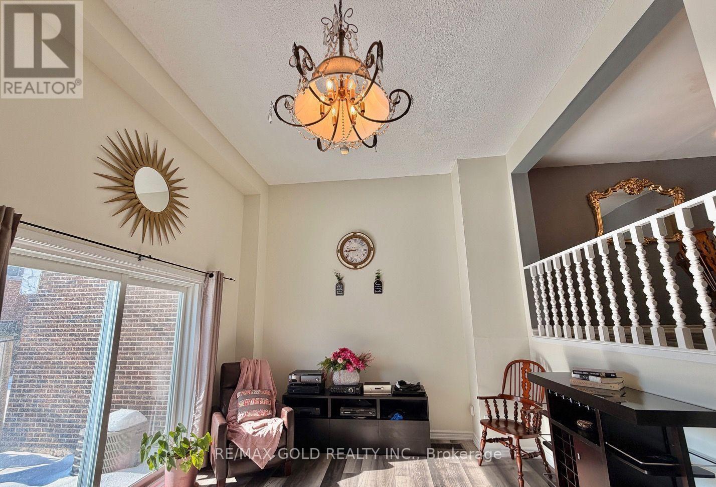 26 - 7707 Darcel Avenue, Mississauga, Ontario L4T 3W9 - Photo 5 - W12799504