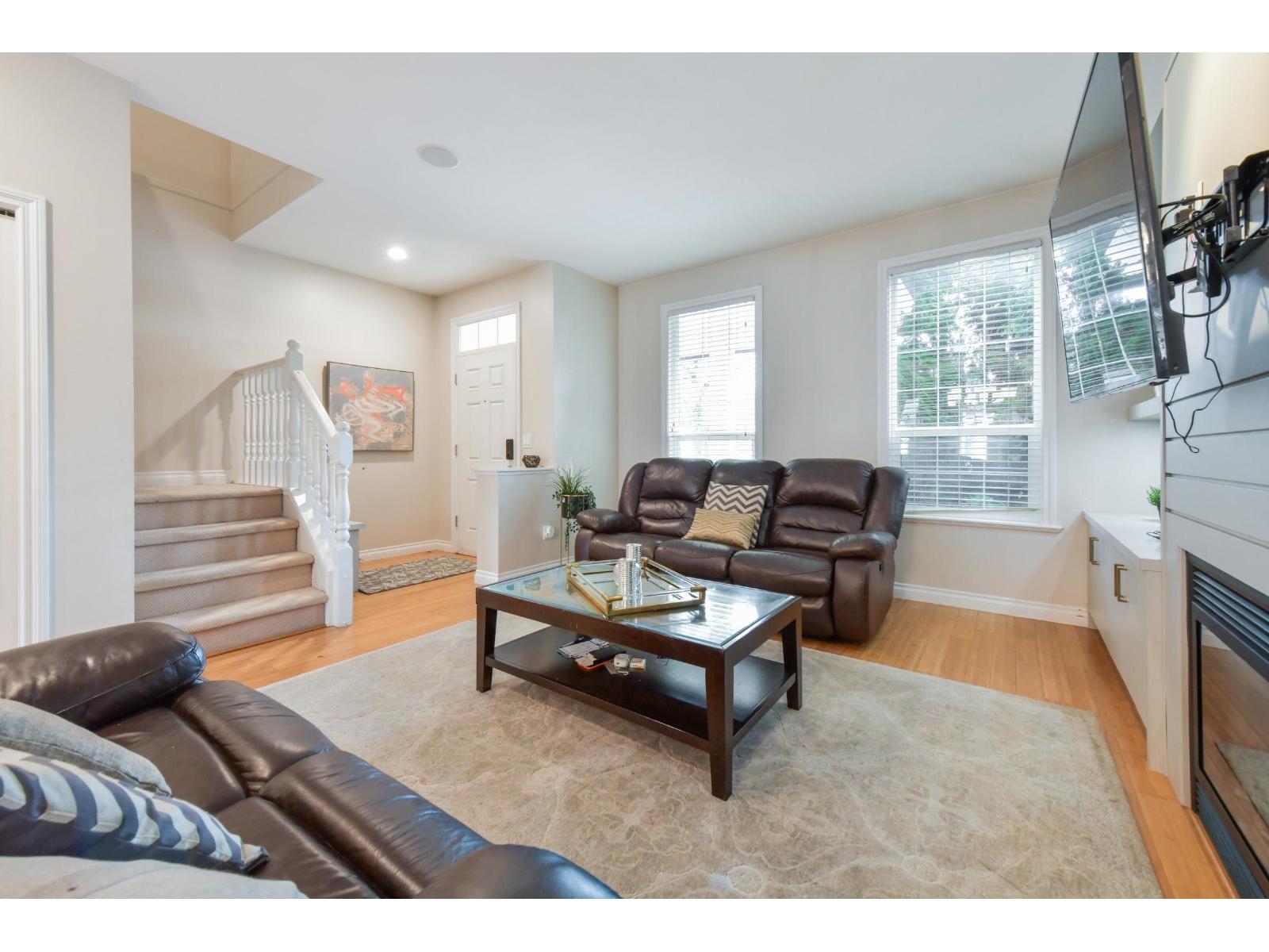 18043 70 Avenue, Surrey, British Columbia  V3S 6X3 - Photo 4 - R3091150