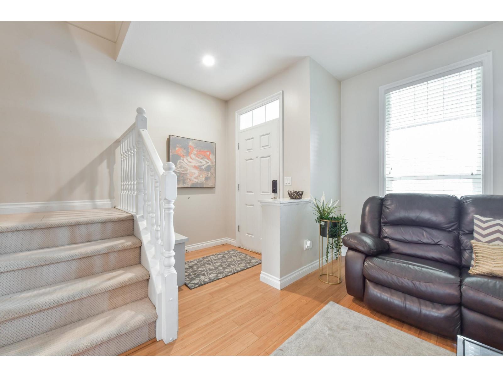 18043 70 Avenue, Surrey, British Columbia  V3S 6X3 - Photo 3 - R3091150