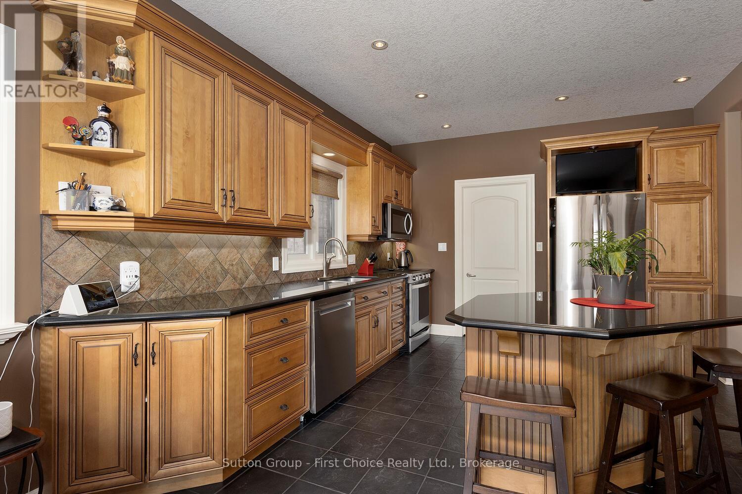 32 North Pointe Drive, Stratford, Ontario  N5A 8C3 - Photo 11 - X12799588