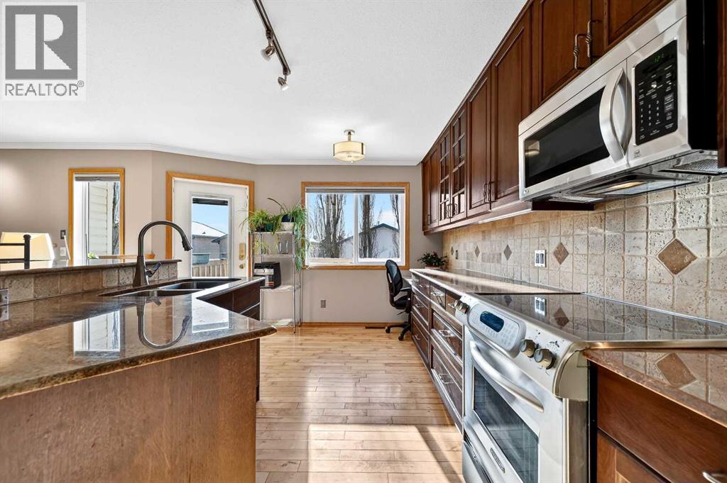 30 Tuscarora Way Nw, Calgary, Alberta  T3L 2H1 - Photo 2 - A2280592