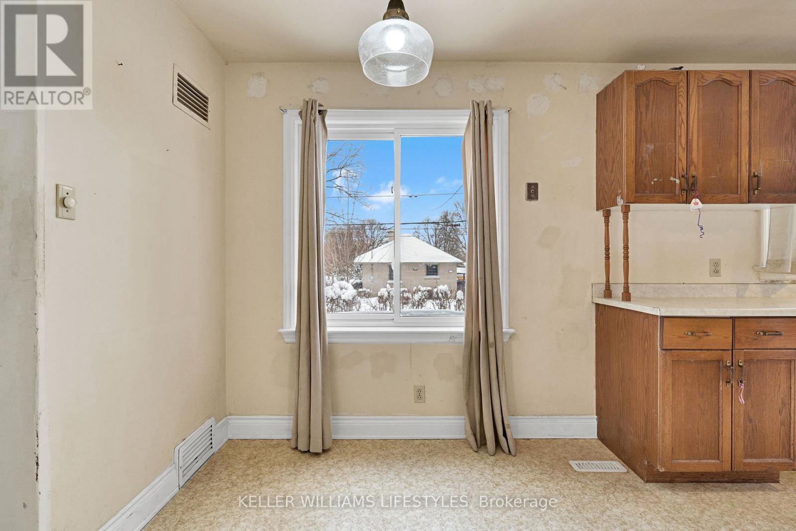 716 Leroy Avenue, London East, Ontario  N5Y 4G5 - Photo 5 - X12799574