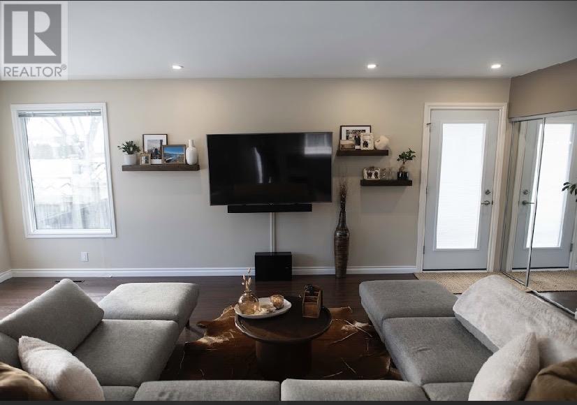 2709 Park Row, Thunder Bay, Ontario  P7C 1N4 - Photo 2 - TB2600254