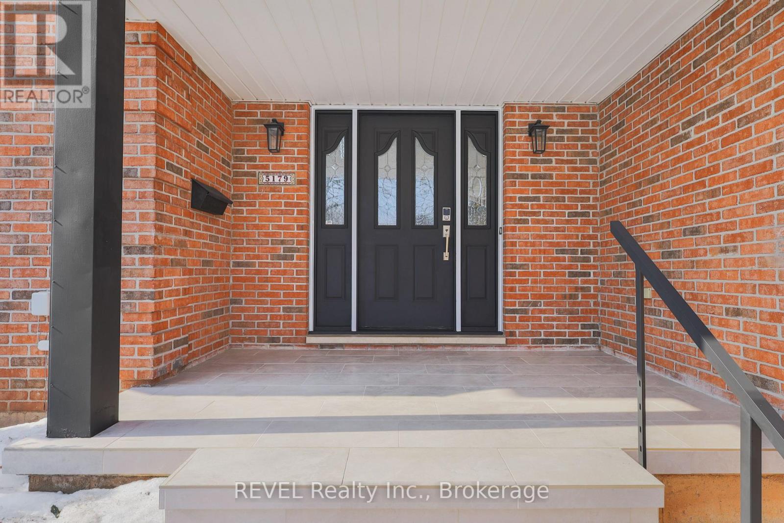 5179 Southgate Avenue, Niagara Falls, Ontario  L2E 7G4 - Photo 2 - X12799522