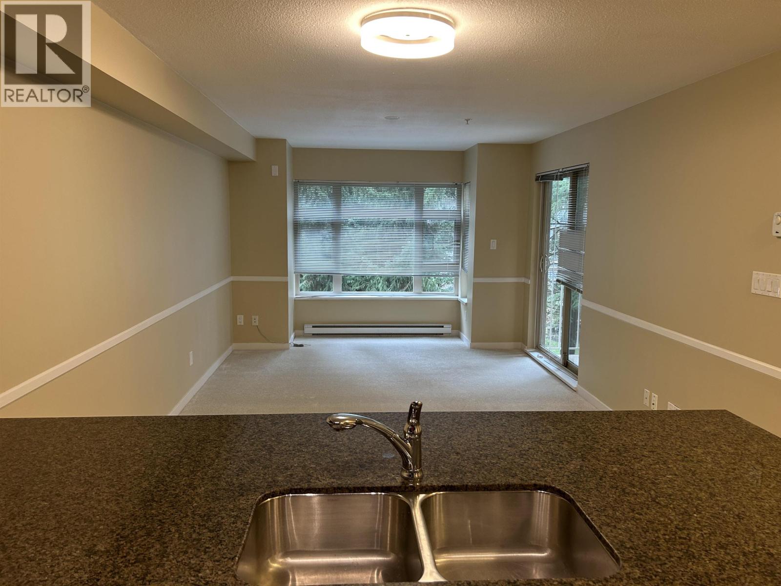 205 7337 Macpherson Avenue, Burnaby, British Columbia  V5J 0A9 - Photo 3 - R3091258