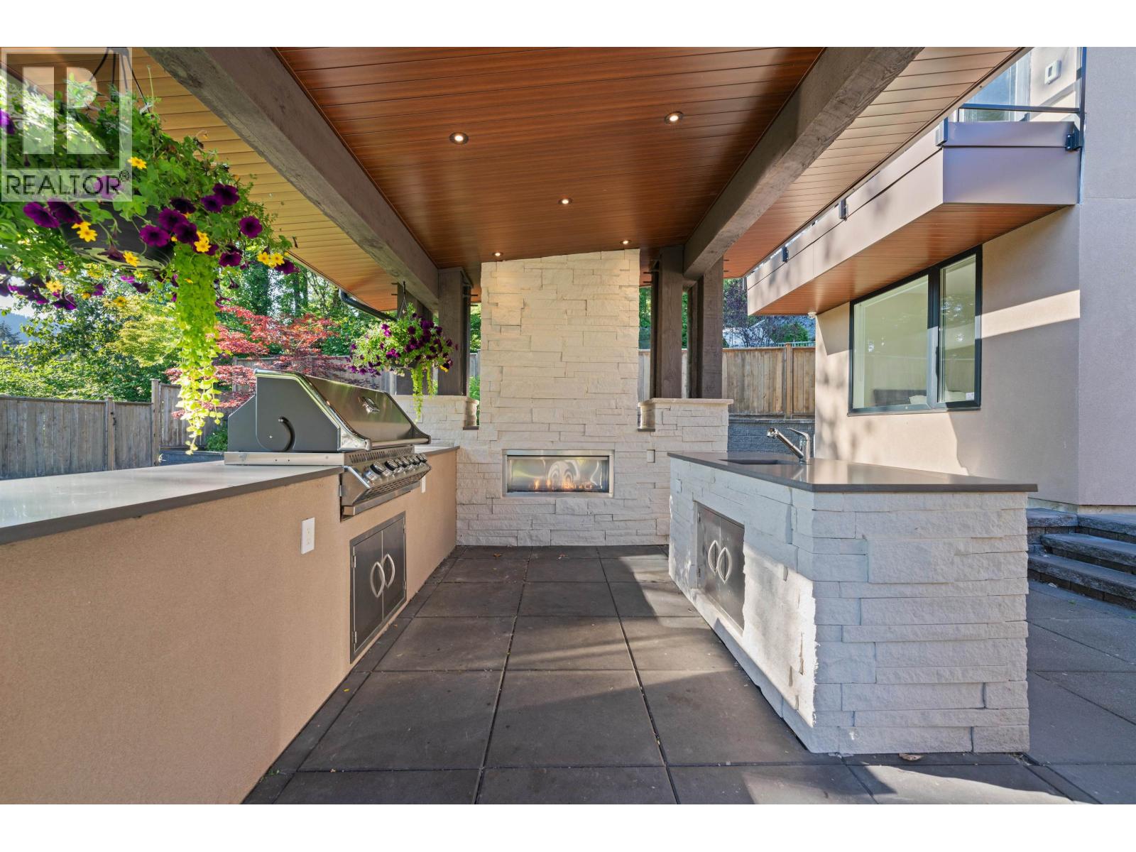 5199 Cliffridge Avenue, North Vancouver, British Columbia  V7R 3V2 - Photo 10 - R3091225