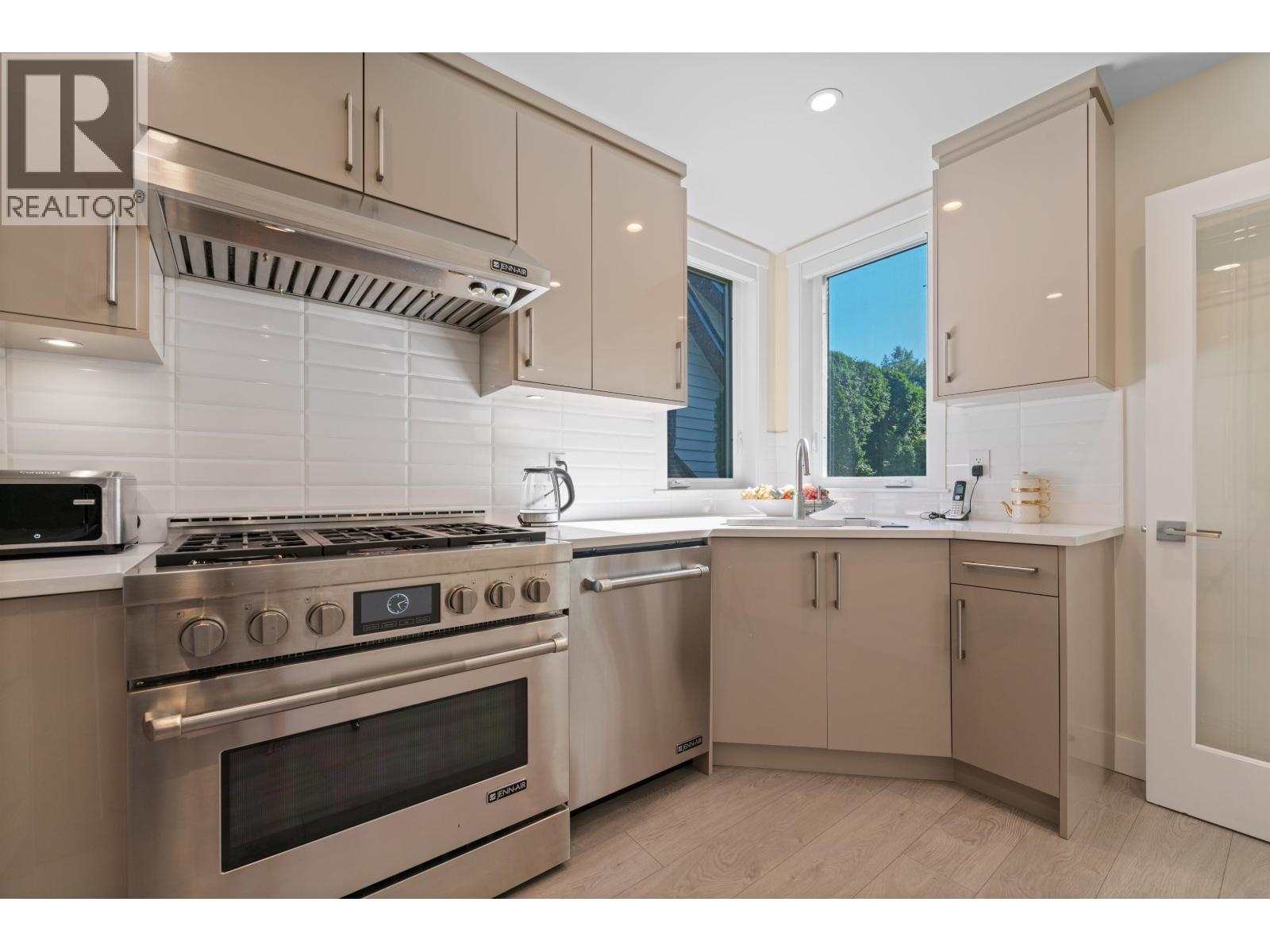 5199 Cliffridge Avenue, North Vancouver, British Columbia  V7R 3V2 - Photo 22 - R3091225