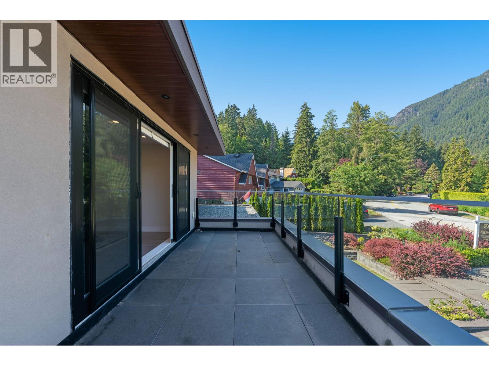 5199 Cliffridge Avenue, North Vancouver, British Columbia  V7R 3V2 - Photo 31 - R3091225