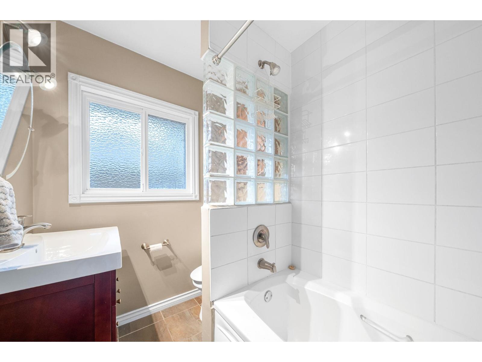 479 E 29th Street, North Vancouver, British Columbia  V7N 1E2 - Photo 19 - R3091275