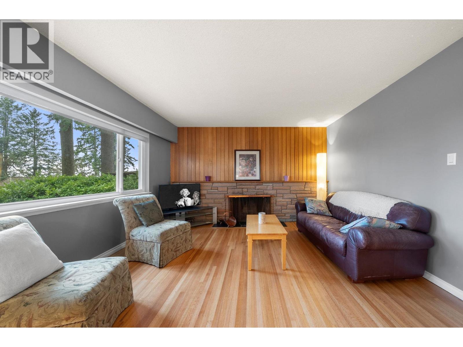 479 E 29th Street, North Vancouver, British Columbia  V7N 1E2 - Photo 3 - R3091275