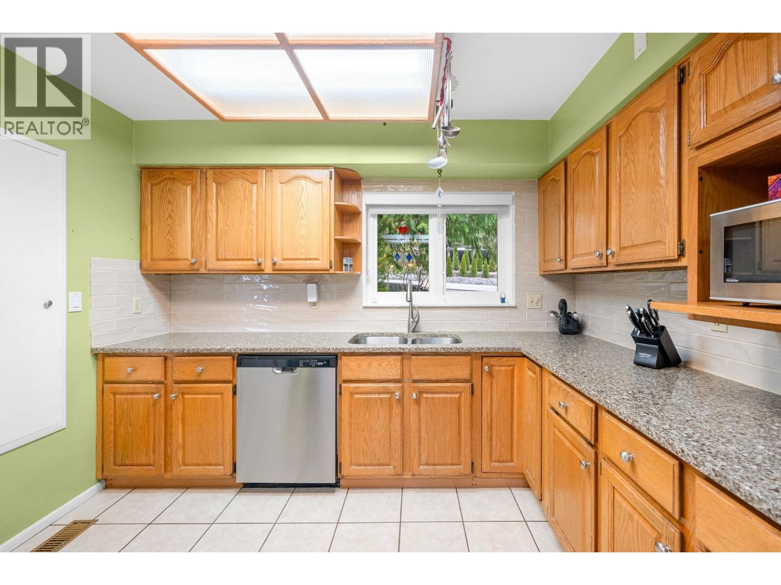 479 E 29th Street, North Vancouver, British Columbia  V7N 1E2 - Photo 7 - R3091275